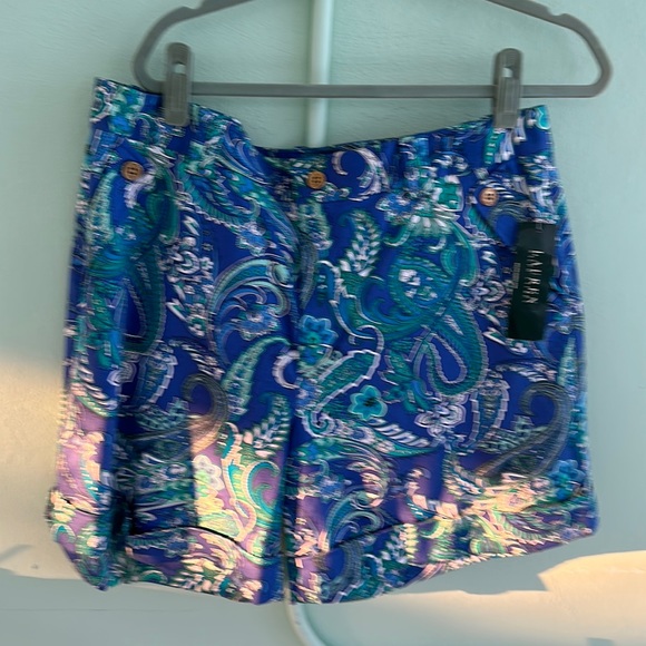 Ralph Lauren shorts. Size 16,paisley print, two front, two flat back pockets - Picture 1 of 10